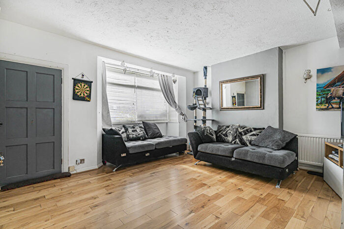 3 Bedroom End Of Terrace House For Sale In Tunstall Road, Croydon, CR0