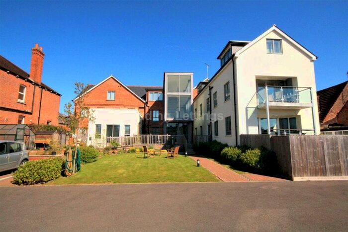 2 Bedroom Apartment To Rent In South View Avenue, Caversham, RG4