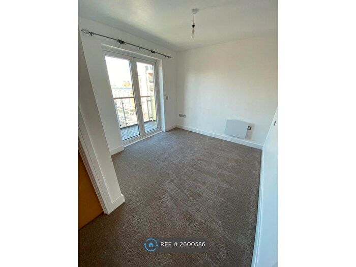 2 Bedroom Flat To Rent In Oceana Boulevard, Southampton, SO14