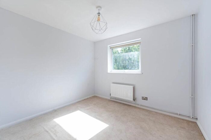1 Bedroom Flat To Rent In Crescent Road, Kingston, Kingston Upon Thames, KT2