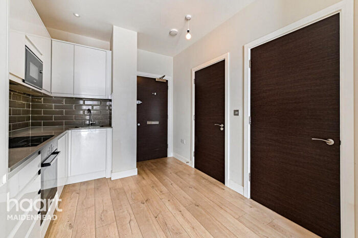 1 Bedroom Apartment For Sale In Clivemont Road, Maidenhead, SL6