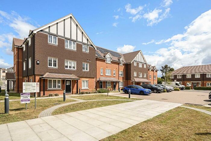 2 Bedroom Flat For Sale In Gatehouse Close, Ashford, TW15