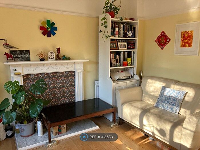 2 Bedroom Flat To Rent In Dowson Court, London, SE13