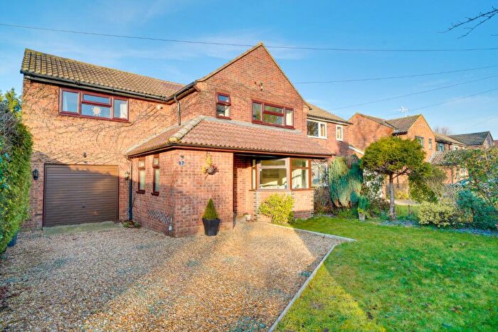 4 Bedroom Semi-Detached House For Sale In Green Drift, Royston, HErtforsshire, SG8