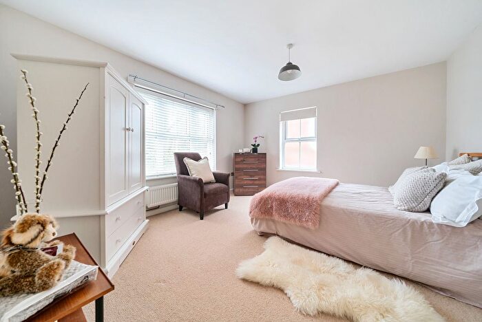 1 Bedroom Flat For Sale In Franklin Court, Wormley, Godalming, GU8