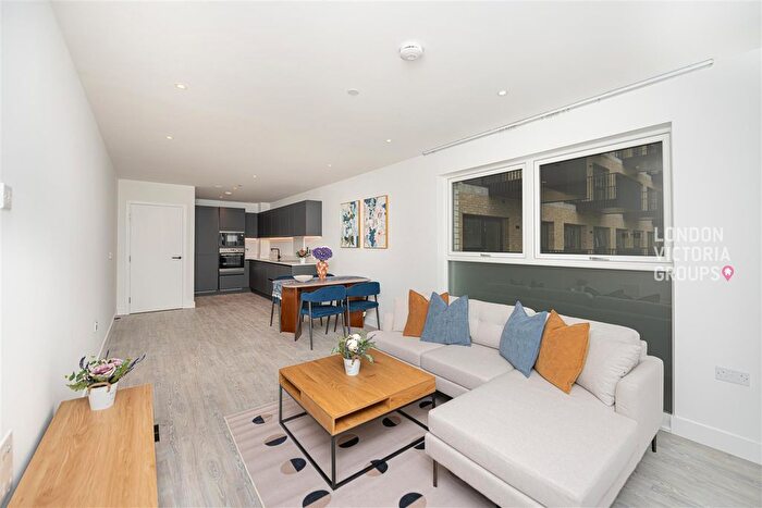 2 Bedroom Flat To Rent In Jargonelle House, Pavana Square, Brentford, TW8