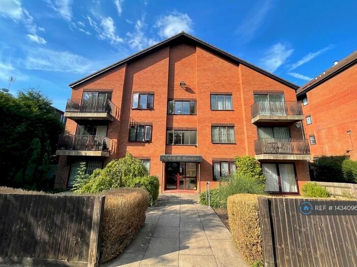 2 Bedroom Flat To Rent In The Brookdales, London, NW11