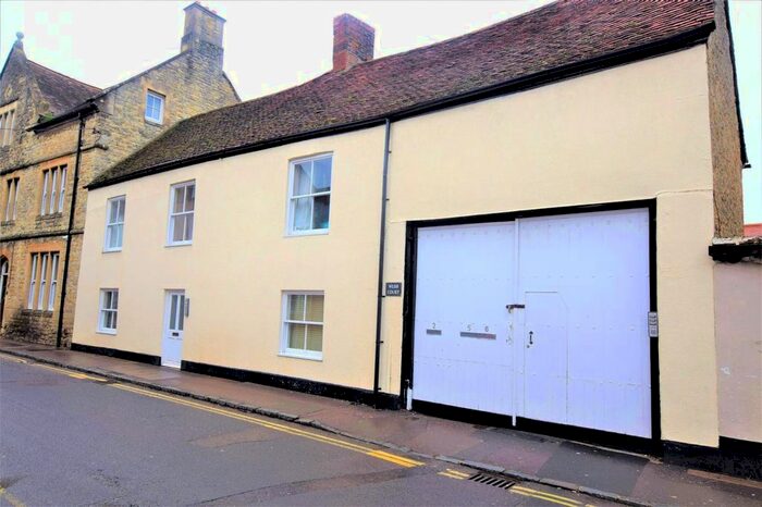 1 Bedroom Flat To Rent In Webb Court, Causeway, Bicester, OX26