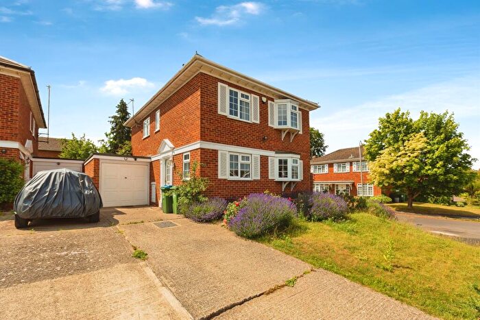 4 Bedroom Detached House For Sale In The Spiert, Stone, Aylesbury, HP17