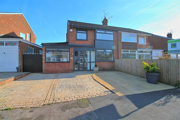 3 Bedroom Semi-Detached House For Sale In Wakeling Road, Denton, Manchester, M34
