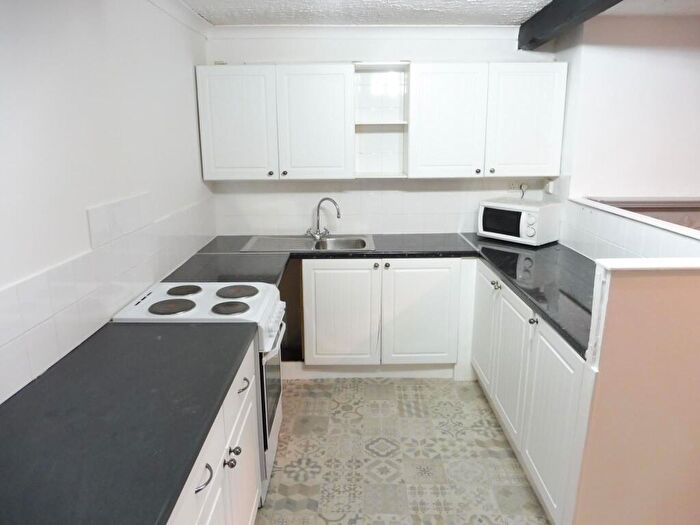 2 Bedroom Cottage To Rent In Rake Bank, HX2