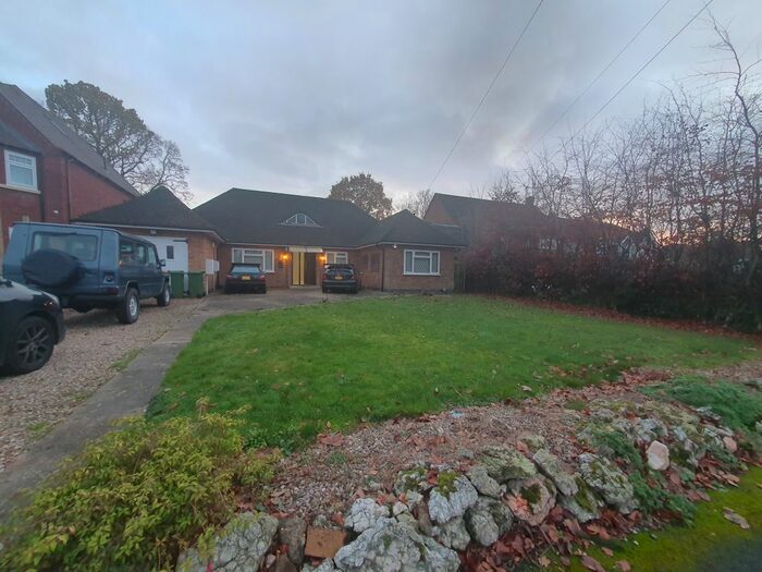 4 Bedroom Bungalow To Rent In The Broadway, Oadby, Leicester, LE2