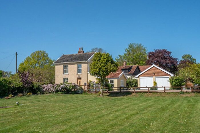 3 Bedroom Semi-Detached House For Sale In Church Road, Norwich, NR16