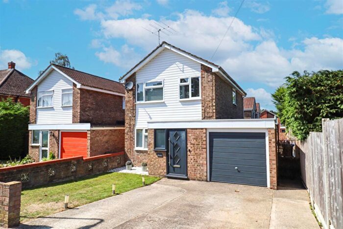 3 Bedroom Detached House For Sale In Ryelaw Road, Church Crookham, Fleet, GU52