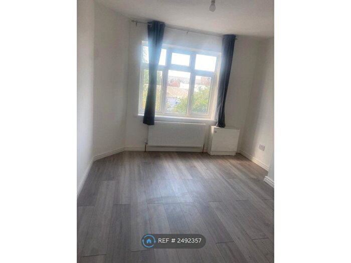 5 Bedroom Maisonette To Rent In Heather Park Parade, Wembley, HA0
