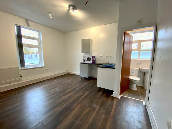 Studio To Rent In Stratford Road, Sparkhill, Birmingham, B11