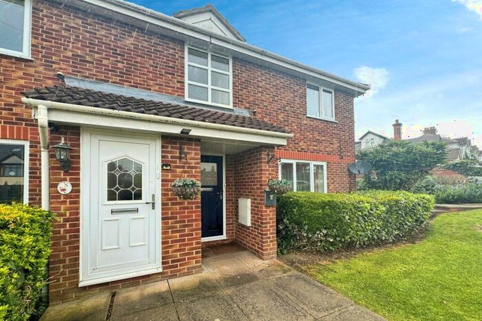 1 Bedroom Flat To Rent In Canterbury Place, RM17