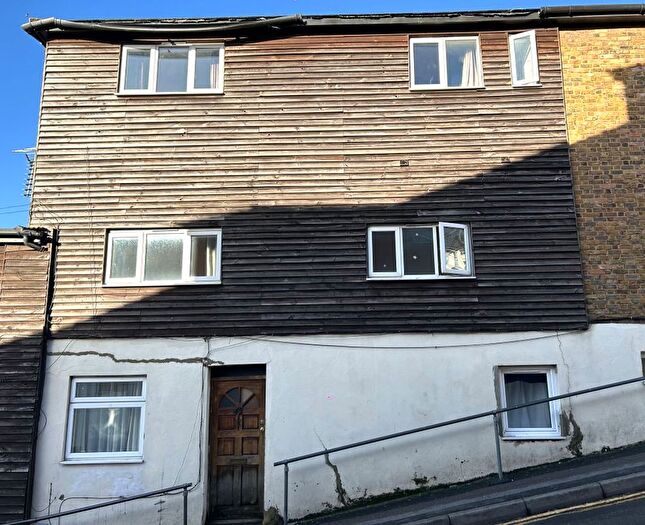 1 Bedroom Maisonette For Sale In (B) Luton Road, Chatham, ME4