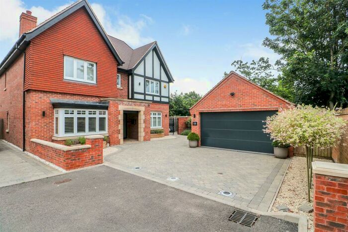 5 Bedroom Detached House For Sale In Manor Drive, Sutton Coldfield, B73