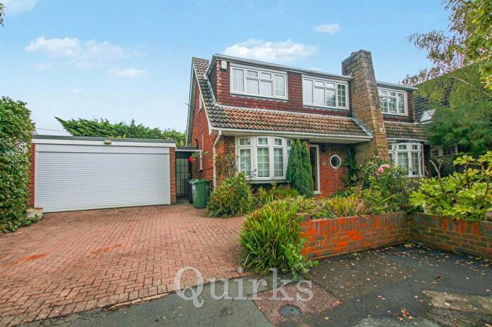4 Bedroom Detached House For Sale In The Mullions, Billericay, CM12