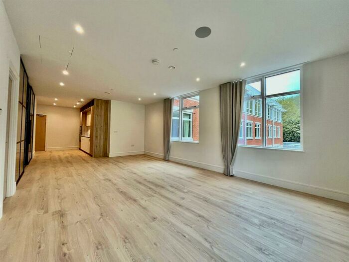 1 Bedroom Apartment To Rent In Chalfont Park, Gerrards Cross, SL9