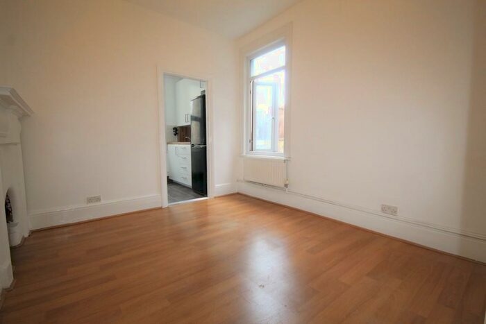 Studio To Rent In Brockley Road, Brockley, SE4