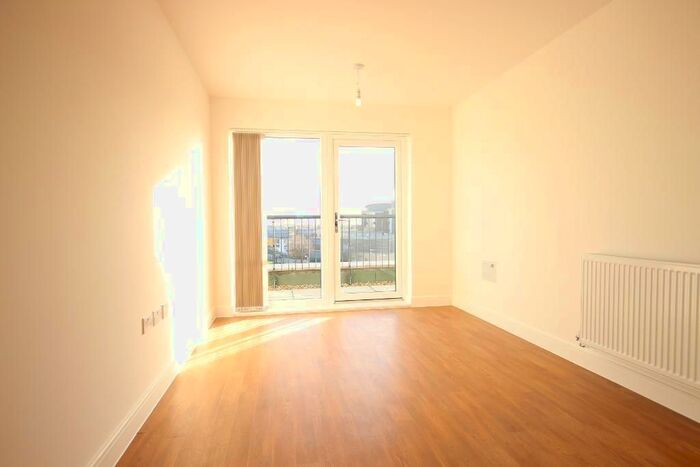 1 Bedroom Flat To Rent In Maxwell Road, Romford, London, RM7