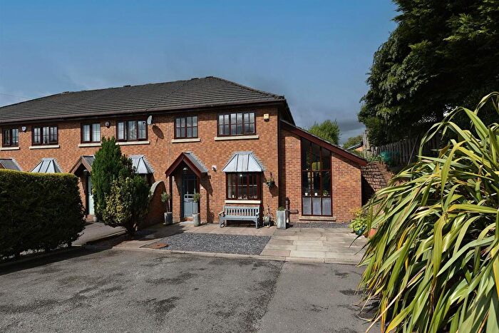 3 Bedroom Mews For Sale In Field Close, Bollington, SK10