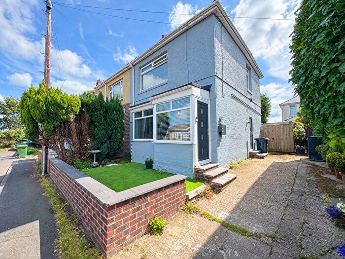 2 Bedroom Semi-Detached House For Sale In Kenmore Crescent, Greenside, NE40