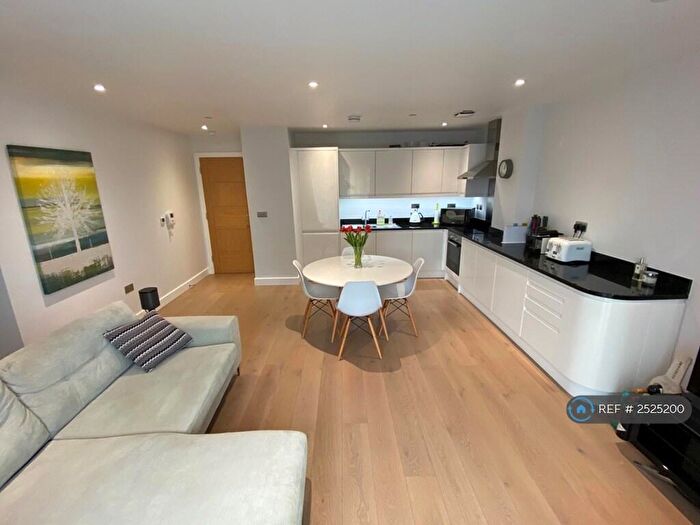 2 Bedroom Flat To Rent In Finchampstead Road, Wokingham, RG40