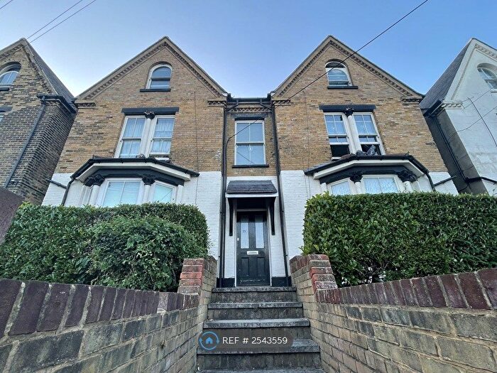 1 Bedroom Flat To Rent In Railway Street, Gillingham, ME7