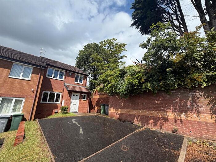 3 Bedroom End Of Terrace House To Rent In Chance Croft, Oldbury, B68