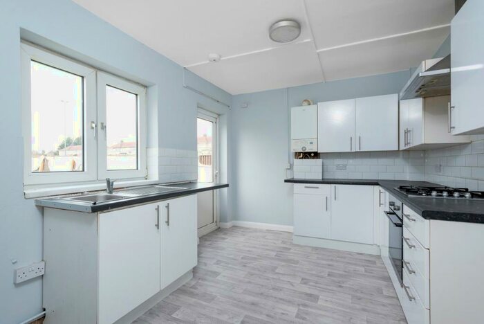 5 Bedroom Semi-Detached House To Rent In Rochester Close, Sidcup, DA15