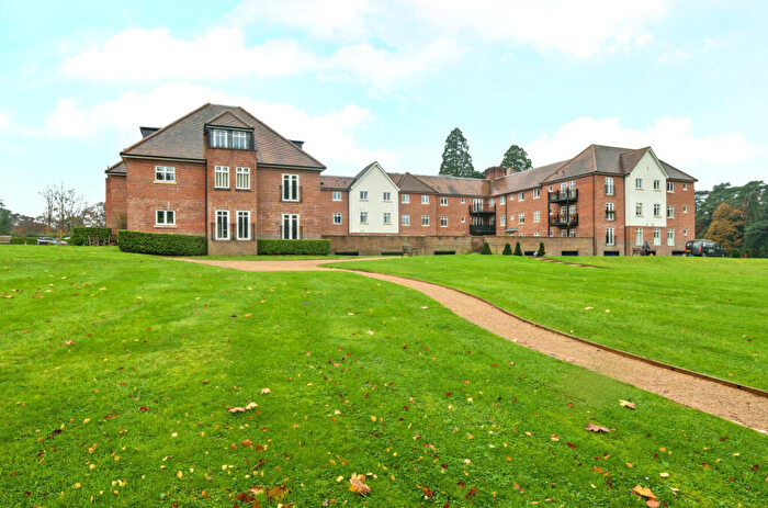 2 Bedroom Flat For Sale In Beacon Crescent, Hindhead, Surrey, GU26