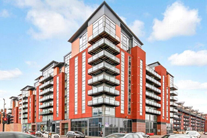 3 Bedroom Penthouse To Rent In Dunlop Street, City Centre, G1