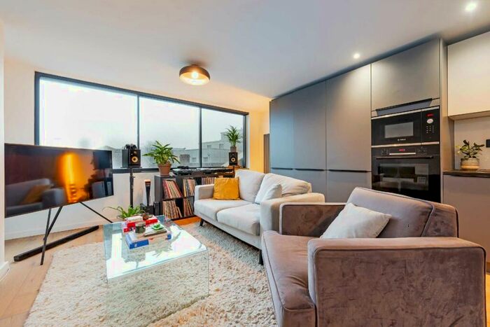 1 Bedroom Flat To Rent In Wick Road, Victoria Park, E9