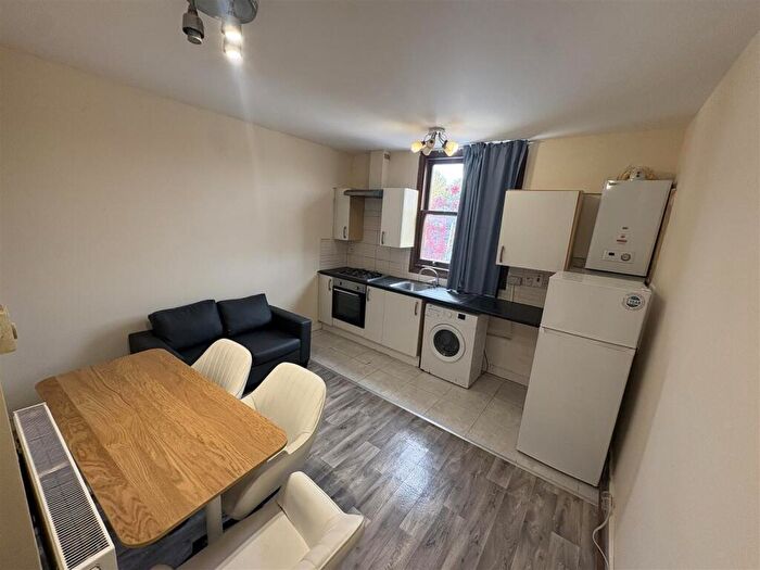 2 Bedroom Apartment To Rent In Hendon Lane, Finchley, N3