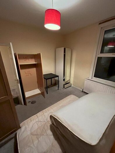 3 Bedroom Flat To Rent In Romford Road, London, E12