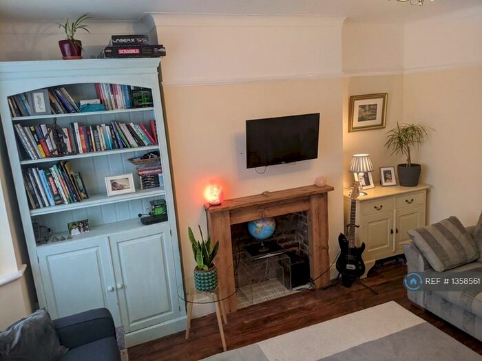 3 Bedroom Semi-Detached House To Rent In Verdant Lane, London, SE6