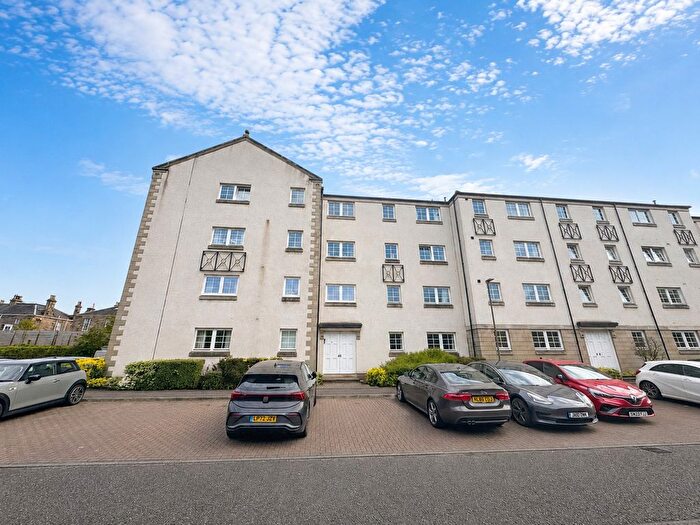 2 Bedroom Flat To Rent In Grandfield, Edinburgh, EH6