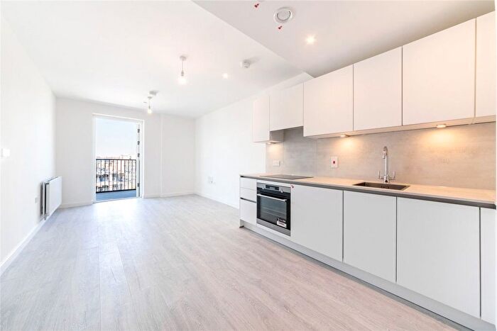 1 Bedroom Flat To Rent In Farine Avenue, Hayes, UB3