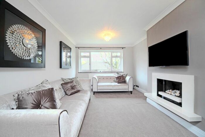 2 Bedroom Maisonette To Rent In Bromet Close, Watford, WD17