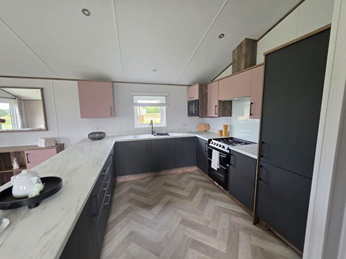 2 Bedroom Mobile/park Home For Sale In Malton Road, Pickering, YO18