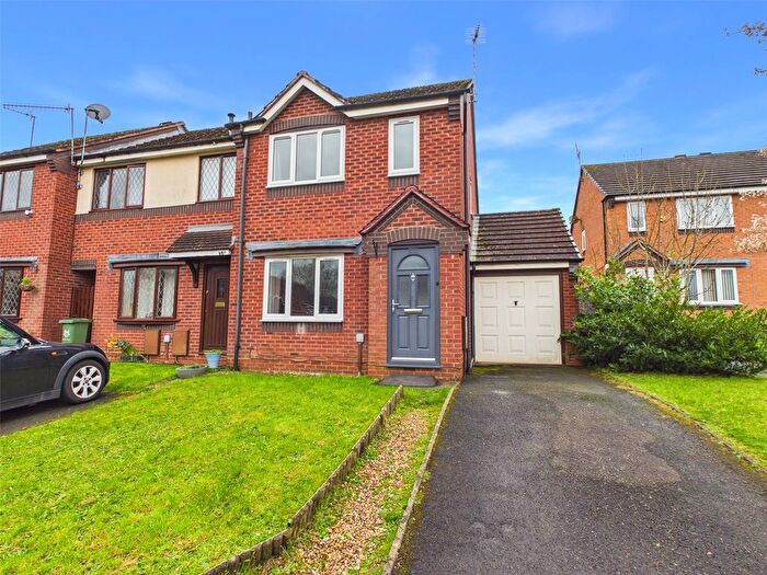 3 Bedroom End Terrace House For Sale In Millhams Avenue, Lyppard Woodgreen, Worcester, Worcestershire, WR4