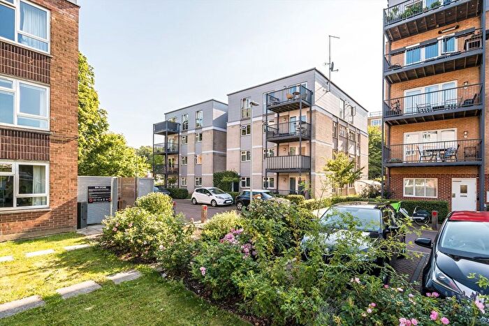 2 Bedroom Flat For Sale In Limerick Close, Balham, SW12