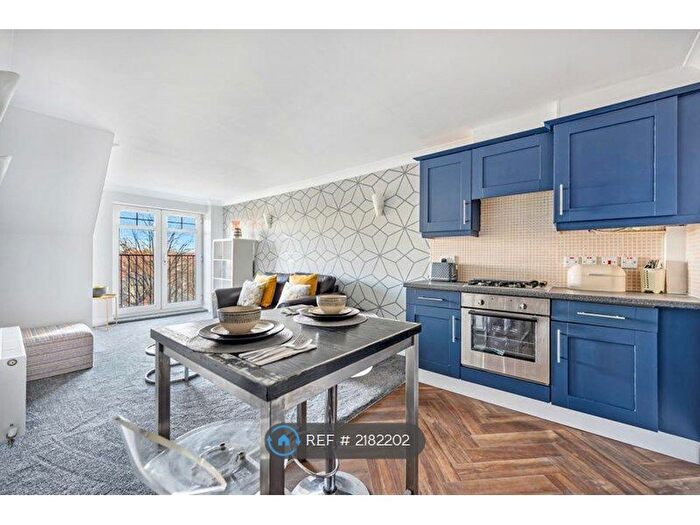 2 Bedroom Flat To Rent In Egremont Court, Warrington, WA4