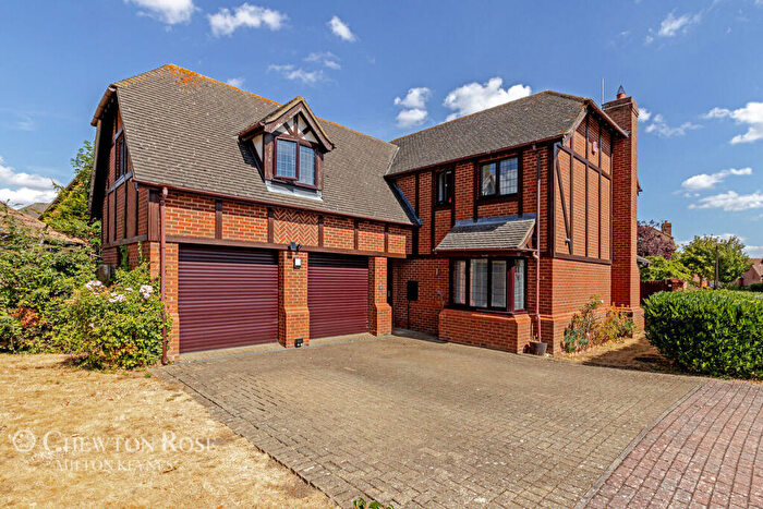 5 Bedroom Detached House For Sale In Kingsoe Leys, Middleton, MK10