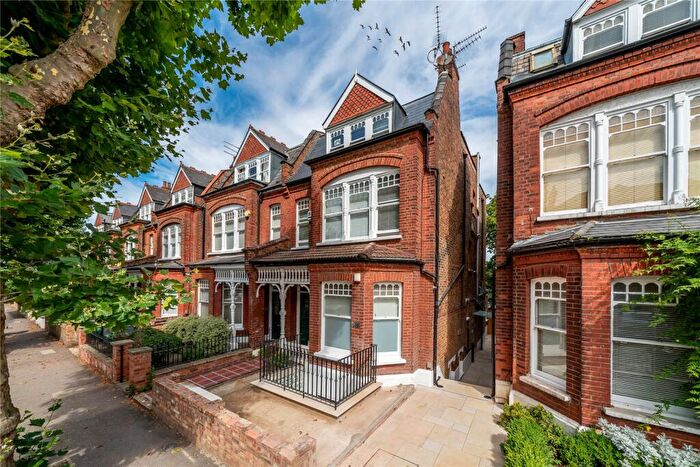 4 Bedroom Maisonette To Rent In Kings Avenue, Muswell Hill, London, N10
