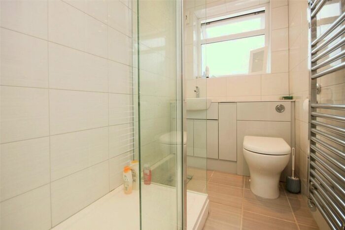2 Bedroom Bungalow For Sale In Long Meadow Drive, Wickford, Essex, SS11