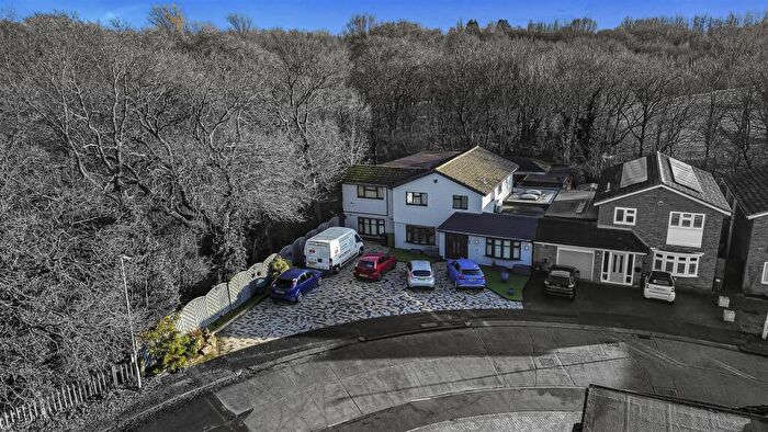 8 Bedroom Detached House For Sale In Falcon Way, Basildon, SS15